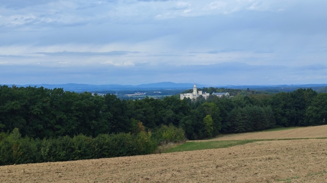 Zámek Hluboká nad Vltavou, zbývá mi posledních pár kilometrů.