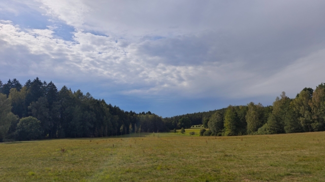 Zatahuje se, ale spadne jen pár kapek.