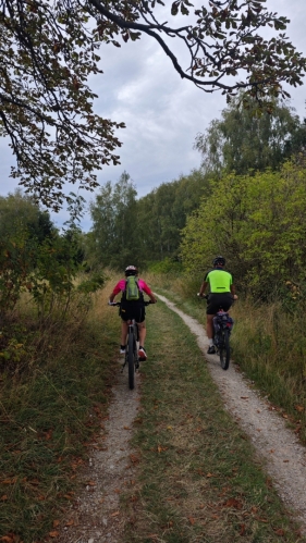 Olšinu objedeme, aniž bychom rybník spatřili.
