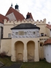 Zde můžeme posedět u opravdu zajímavé architektury. Je dobře vidět jak se postupně přistavovalo.