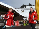 Pařba na české písničky v italských Dolomitech. Na fotce Jirkovo kamarádi.