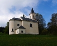 V 16. století zde stávala nejprve kaple, která však roku 1739 zchátrala tak, že kníže Josef Adam Schwarzenberg nařídil staviteli A. E. Martinelli, aby zhotovil plány kostela. Stavba byla provedena až po úmrtí Martinelli v letech 1752-54 stavitelem Franzem Fortinim. 22. července 1754 byl kostel slavnostně vysvěcen. Ve věži visel malý zvonek, který byl roku 1763 doplněn o větší zvon. Roku 1797 dostal kostel střechu ve formě jehlanu, byla též odstraněna malá věžička na čelní straně. Od šedesátých let 20. století kostel chátral a vnitřek byl svévolně ničen. V letech 1993-95 byl důkladně opraven a je opravdu krásný. Škoda, že jsme se nemohli podívat i do jeho útrob.