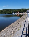 Zastavujeme jen kvůli pár fotkám a do Loučovic, místo cyklotrasy kolem Vltavy, sjíždíme po hlavní. Je to jen kousek.