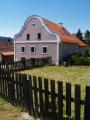 Nakonec jsme úspěšně dojeli. Po prvním dnu, osmi hodinách v sedle a asi 80km jsme druhý den ještě něco přidali. Devět hodin a 100km (plus, mínus). Poslední den nás čeká už jen kratší přejezd k autu do Netolic. Stoupáme ze Smědče do Smědečku a pak již sjíždíme jako o závod.