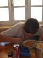 Lukáš se učí jíst špagety
