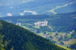 Hotel objektivem 200mm.