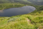I toto, vetší a hlubší jezero je ledovcového původu.