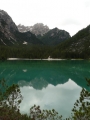 Jezero Pragser Wildsee a okolní hory