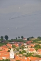 Vyhlídka pod Děvínem k přehradní nádrži. Je dobře vidět, že je v létě hojně využita k rekreaci.