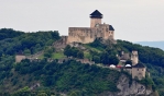 Přejezd z Lednice do Popradu nám trvá ještě téměř 7 hodin. Jednu ze zastávek děláme u Trenčína, kde máme krásný výhled na hrad (zoom 200mm).