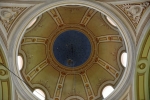 Nahlédnout můžeme alespoň do farského kostela, který sousedí s radnicí.