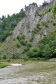 Za chvíli mi pltě zmizí za zatáčkou, ale zato se objevuje krásná scenérie soutoku Dunajce s Lesnickým potokem.