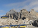 Konečně vidíme Hoher Dachstein, hlavní cíl našeho putování. Stále se však malinko schovává za závoj z mraků.