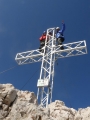 Radim s Martinou tradičně lezou na kříž a jsou hlavou ve 3000 metrech (Dachstein má 2996 m). Radim se alespoň jistí ...