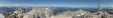 Panorama z vrcholu (kupodivu na něm skoro nejsou lidi, i když byl vrchol přelidněn).
