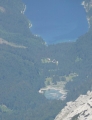 12 krát přiblížené jezero Gosausee, kam budeme sestupovat. Leží zhruba v 1000 metrech nad mořem.