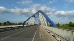 Architektonicky pěkný most přes Moravu mezi Tovačovem a Troubkami. (Tom)