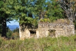 Další z ruin je z bývalé vísky Květná.