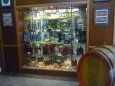 Vitrína s výrobky od Becherovky