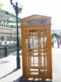 Typická karlovarská telefonní budka