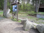 Rybníky byly založeny v 16. století jako vodní rezervoár pro plavení dřeva pro hutě, rozložené na Padrťském potoce. Pod nimi stála ves Padrť, která byla vysídlena a následně zničena v 50. letech 20. století (spolu s dalšími brdskými obcemi) při rozšíření Vojenského újezdu Brdy. Ve své době byly vyhlášeným rekreačním místem.V jejich okolí se vyskytuje řada chráněných rostlin a živočichů, hnízdí zde např. orel mořský, bekasina otavní,čáp černý, volavka šedá a žije zde i vydra. Oba rybníky spolu s pobřežními porosty byly navrženy jako přírodní rezervace o rozloze 200 ha,doprovázená přirozenými společenstvy podmáčených smrčin, nebylo však doposud realizováno. Nejnověji je oblast Padrtě navržena do soustavy Natura 2000 jako přírodní rezervace o rozloze přes 900 ha.Na východních březích Hořejšího padrťského rybníka se rozkládá rozsáhlé rašeliniště (zdroj Wikipedie).