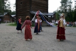 Tanec v místních krojích