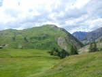 Krásně zelená alpská loučka