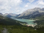 Vepředu jezero Lago di Cancano a vzadu menší Lago di San Giacomo di Fraele