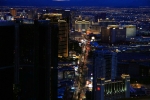 Nevada, Las Vegas - večerní pohled ze Stratosphere Tower