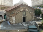 Kostelík sv. Petky Samardžijské z 16. století je pod současnou úrovní terénu.