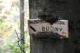 Jak nazvat fotku tohoto agresívního buku? Možná "sežer si svou ceduli!".