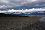 California, Death Valley - duha nad Badwater