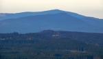 Boubín v zákrytu za Bobíkem, zvláštní pohled, který se vám jinde nenaskytne.