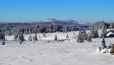Podobně jako Psaroslav o týden dříve (viz jeho článek) patří první fotka zimní krajině okolo Filipovo Hutě a vzdálenému Roklanu.