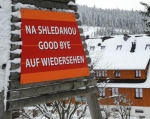 A sjezd k Modravě ukončujeme u všeříkající cedule nedaleko Klostermannovy chaty.