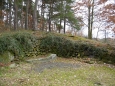 Kníže Gustav Joachim, který byl pánem v Žihobcích v letech 1831–1862 v Žihobcích část roku pobýval, si oblíbil místo v kopci za zámkem, kde založil park a v nejhezčím místě pak vyhlídkové lože s kamenným lehátkem. Lehátko se dochovalo a tak od něho obdivujeme krásný výhled do kraje na vrcholky Javorník (1065 m), Ždánov (1064 m) a Sedlo (902 m). 