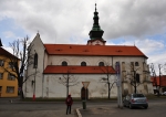Arciděkanský kostel sv. Václava je největší církevní památka ve městě. Původně gotická trojlodní bazilika ze 14. století byla barokně přestavěn po požáru města 1707 a v letech 1884-85 regotizována.Sochy na oltáři pocházejí z r. 1659, náhrobní kamenné desky v kostelní dlažbě z doby po r. 1560 a oltářní obraz patrona České země sv. Václava z r. 1861.