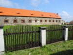 Opravaná tvrz.