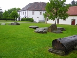 Také rozsáhlý hospodářský dvůr je po rekonstrukci. V opravených přilehlých budovách je zbudována expozice hraček z 19. a 20. století.