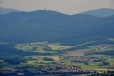 Pohled k Hohen Bogenu přes Fürth im Wald. Pořád v lese.