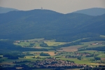 Pohled k Hohen Bogenu přes Fürth im Wald. Pořád v lese.