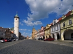 Obdélníkové náměstí je velmi dlouhé a především krásné. 