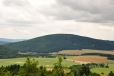 Mohutný masív Doubravy (727 m n. m.) bohužel značení jen podchází. Dříve na vrcholu sídlila radiotechnická rota, dnes je zde pilotní ženevský vysílač pokrývající signálem část členitého Klatovska.