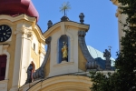 Soška Panny Marie v pozlacené skříňce na hlavním oltáři pochází zhruba z osmdesátých let 14. století. Vzhledem k její, na gotiku neobvykle usměvavé tváři, je nazývána Mater Formosa – Sličná Matka.