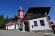 Pancíř (1 214 m n. m.) přímo na vrcholu okupuje stará horská chata s rozhlednou. Nejdřive zde byla postavena v roce 1880 jednoduchá dřevěná rozhledna, aby dne 28. září 1923 zde byla otevřena horská turistická chata s dnešní rozhlednou.
