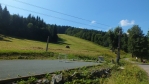 vše je tady většinou zařízeno na zimní pobyty ...v létě se "prej turisti jen couraj" ... 