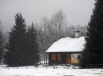 Svinnou Ladu projdeme směrem k Novým Hutím celou. Okolo se snáší mlha a my jsme rádi, že dnes na nohou nemáme běžky. Dnes na ně podmínky nejsou, vše je umrzlé.