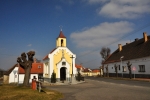 Kaple z roku 1877 stojí na návsi v části Stará Vráž je zasvěcená právě svatému Václavu.