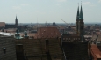 Norimberk z hradu, vlevo kostel sv. Vavřince a vpravo sv. Sebalda
