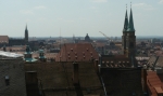 Norimberk z hradu, vlevo kostel sv. Vavřince a vpravo sv. Sebalda